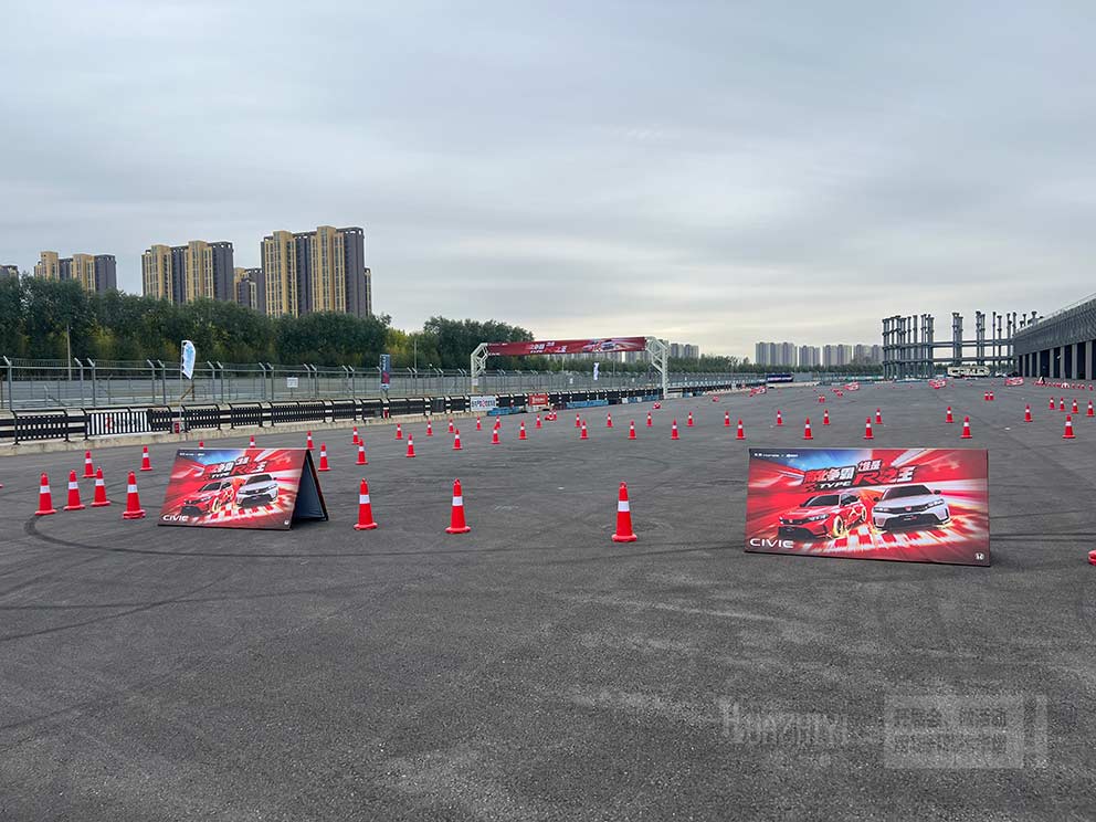 錐筒租賃公司華熠助力賽車場試駕現場