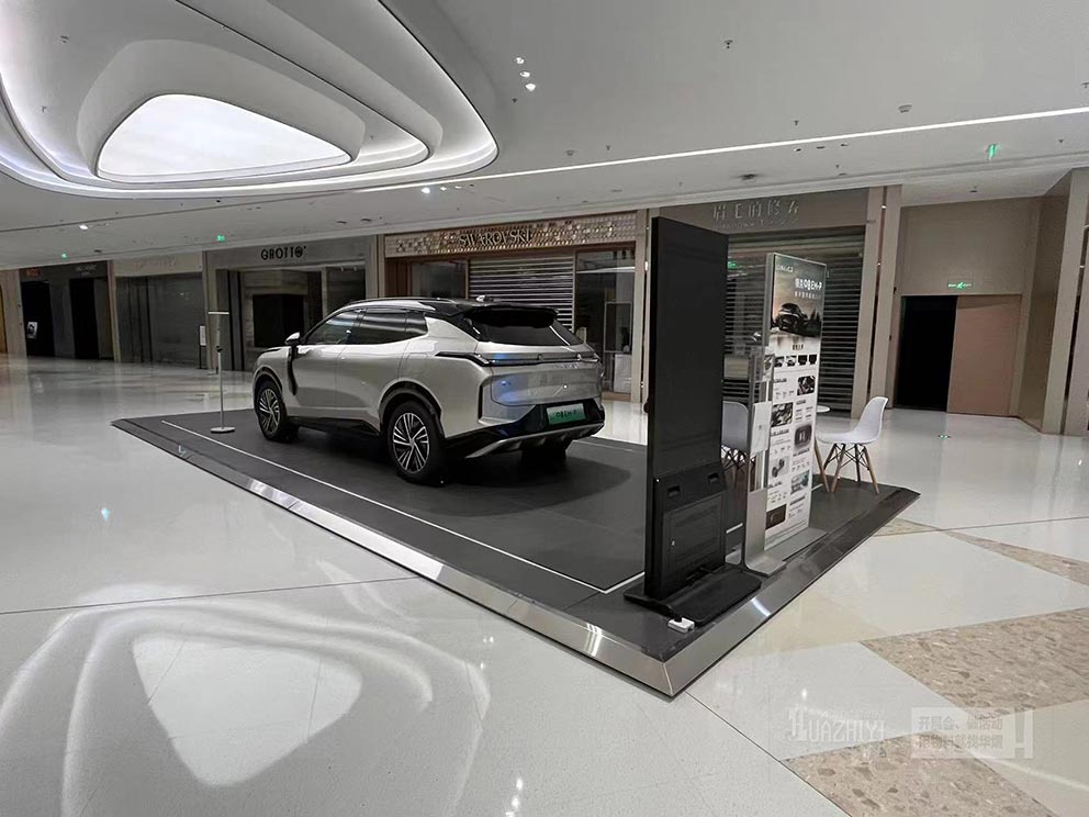 鄭州地臺出租廠家搭建了臨時車展的全套物料，讓您省心省力