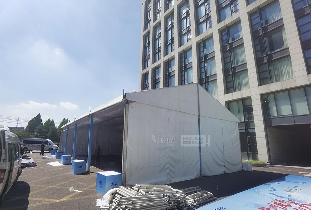 一汽解放發車儀式現場使用了洛陽篷房租賃廠家搭建的臨時大篷