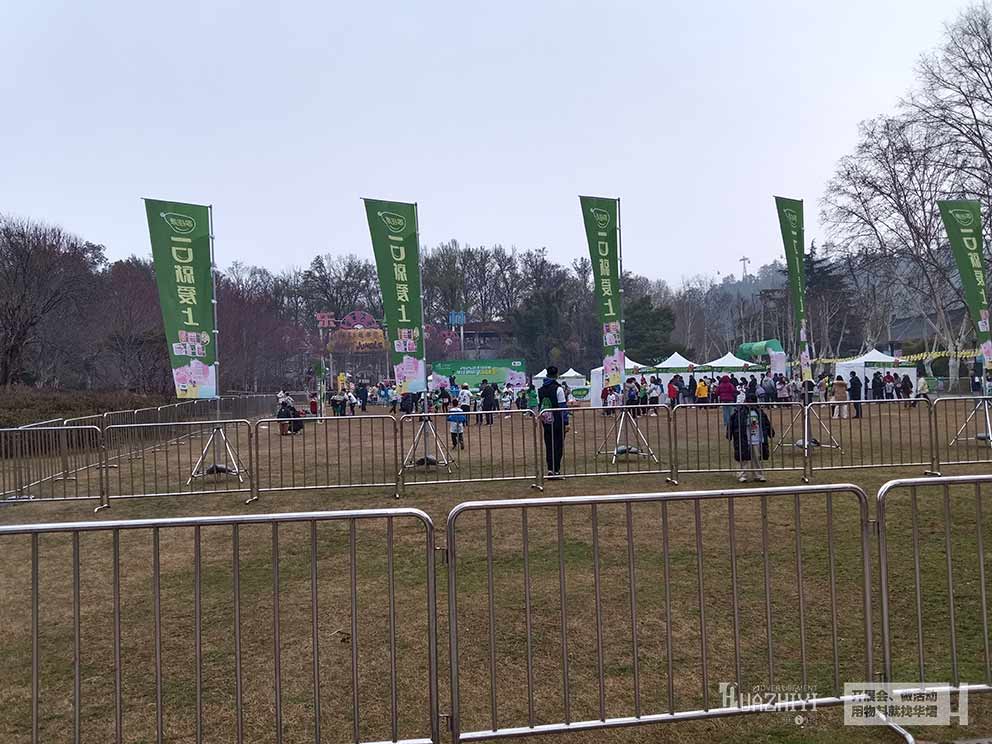2025武漢馬拉松親子趣味跑活動鐵馬護欄租賃由華熠公司布置