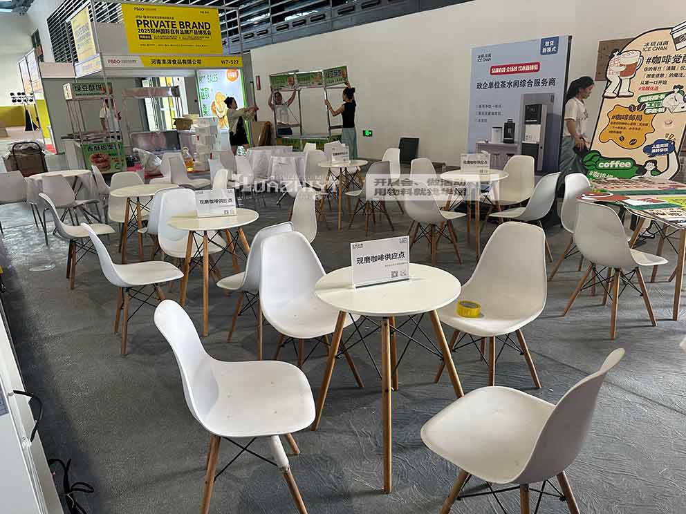 華熠桌椅租賃助力2025鄭州國際自有品牌產品博覽會